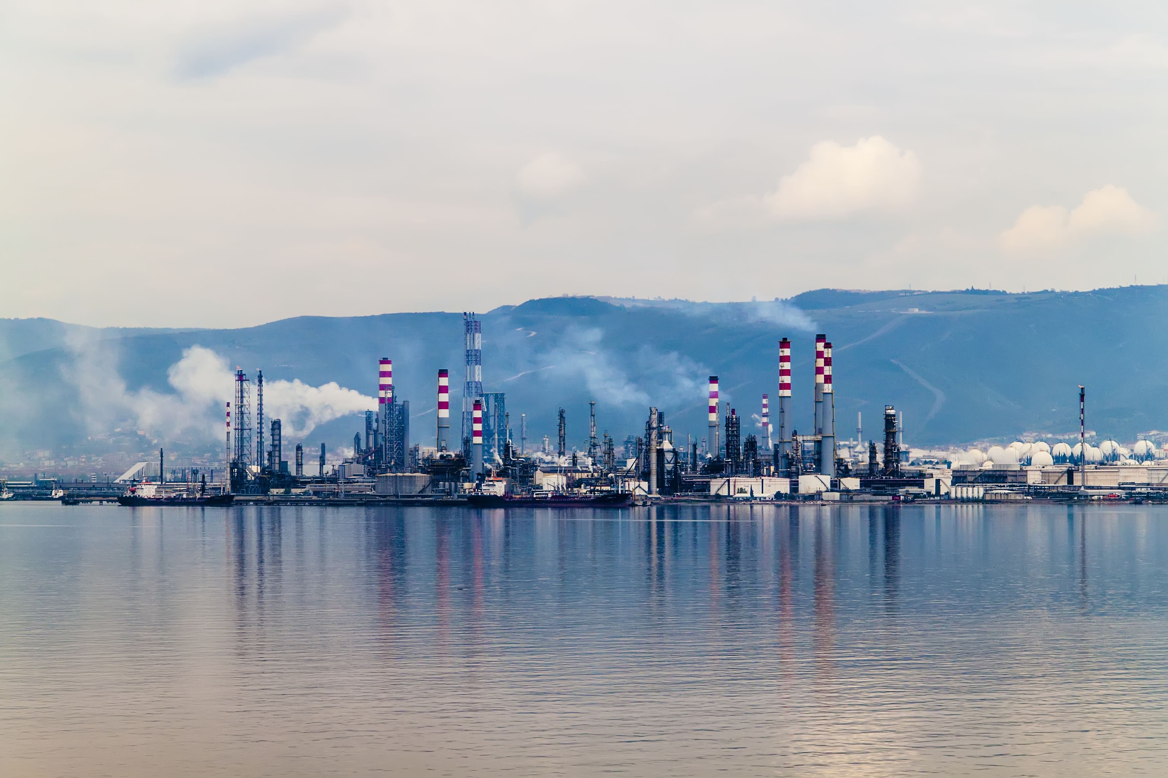 Pipelines and Global Political Center of Gravity Alternatives